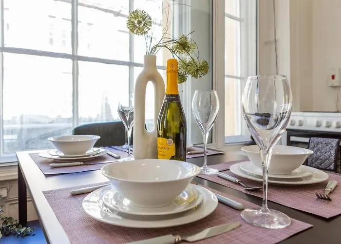 Newcastle\'S Most Central Apartment - Sleeps 10