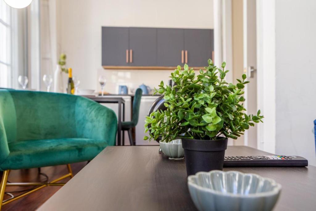 Newcastle's - Sleeps 10